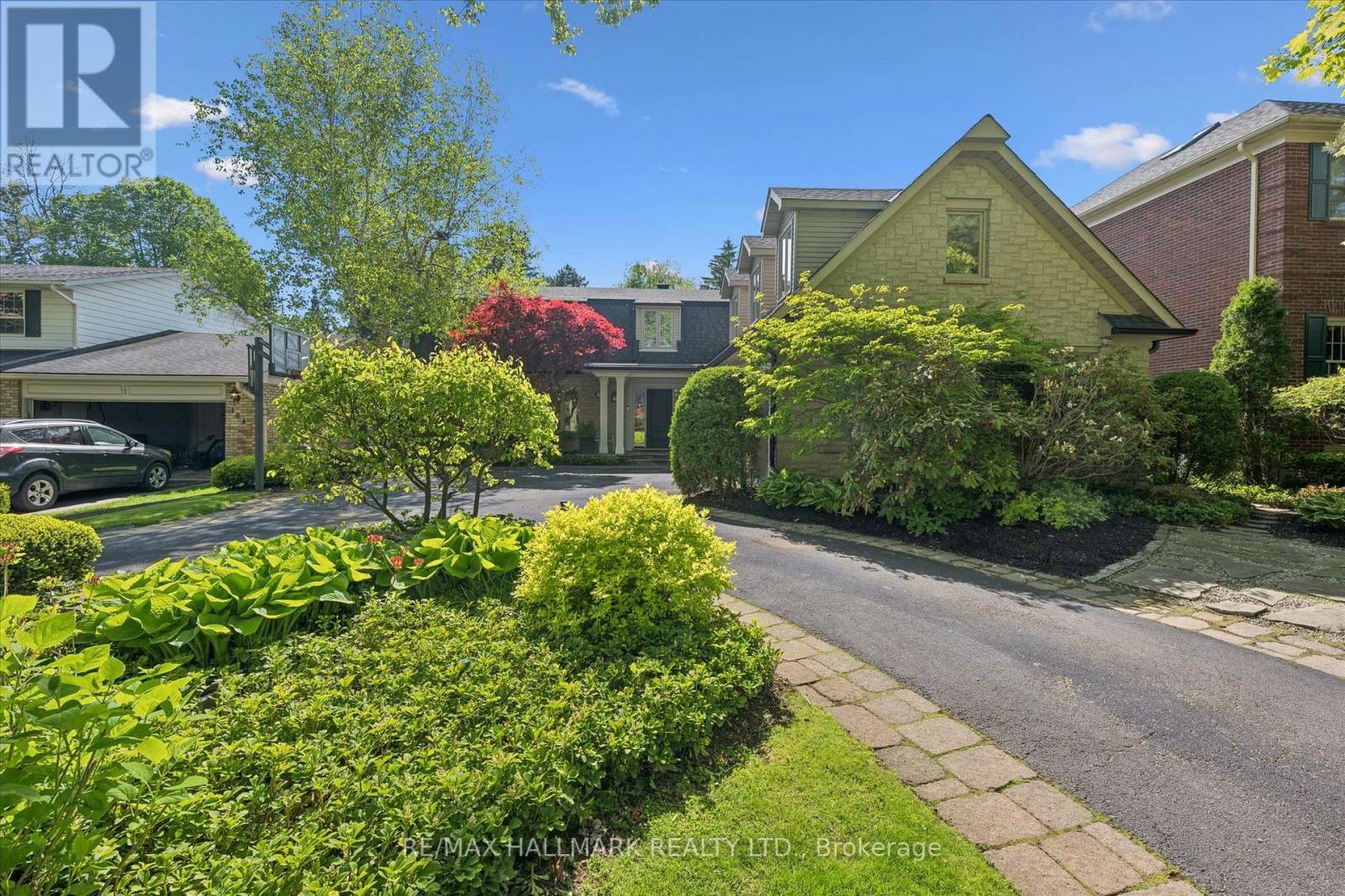 98 Rosemary Lane, Hamilton, Ontario  L9G 2K5 - Photo 2 - X13165608