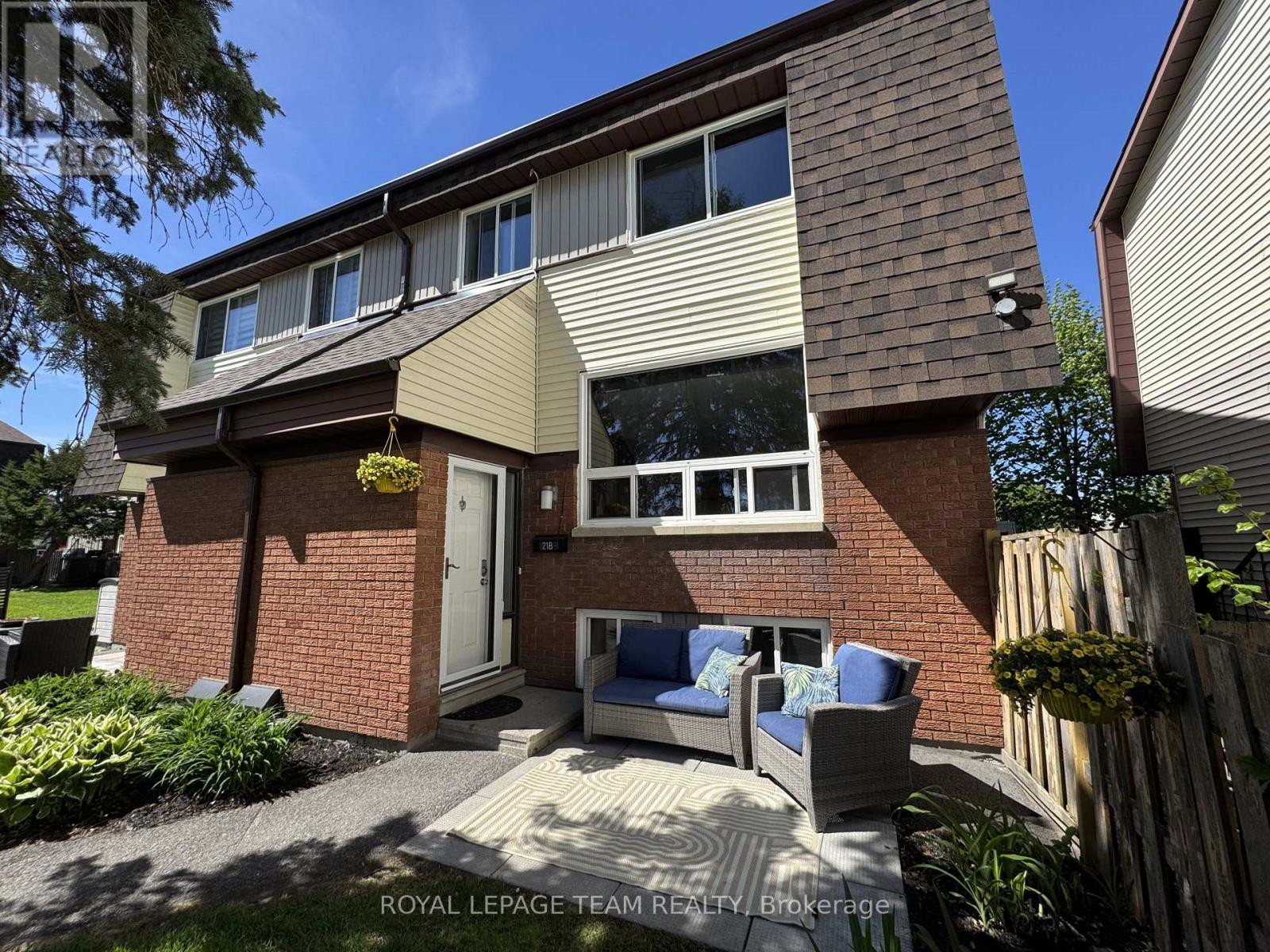 B - 21 WOODVALE GREEN, Ottawa, Ontario