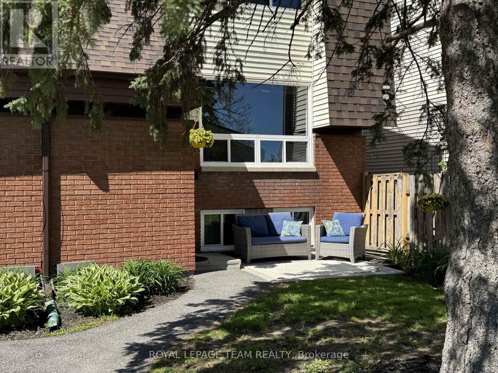 B - 21 Woodvale Green, Ottawa, Ontario  K2G 4H3 - Photo 2 - X13165632