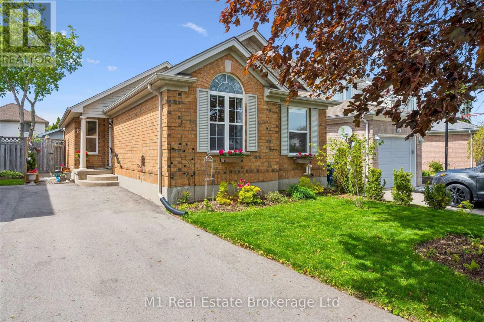 82 Starview Crescent, Guelph, Ontario  N1E 7A1 - Photo 3 - X13165642