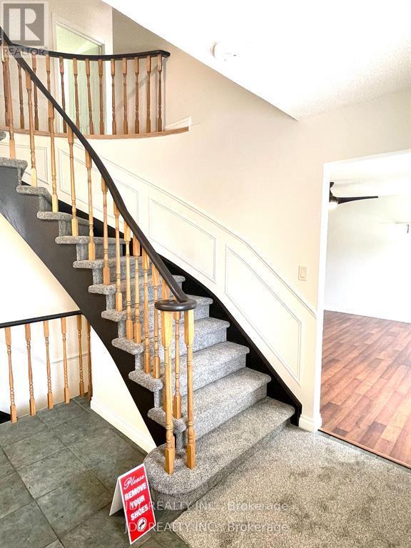 1059 Easthill Court, Newmarket, Ontario L3Y 5V4 - Photo 2 - N13165658