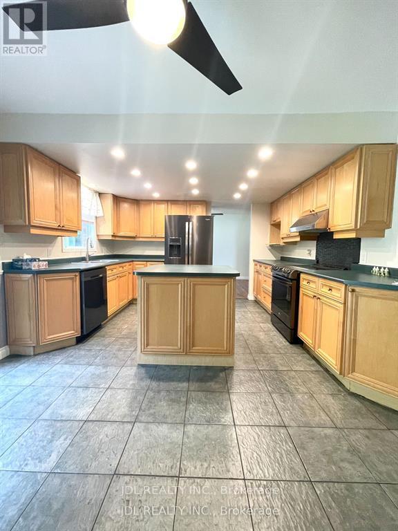 1059 Easthill Court, Newmarket, Ontario L3Y 5V4 - Photo 5 - N13165658