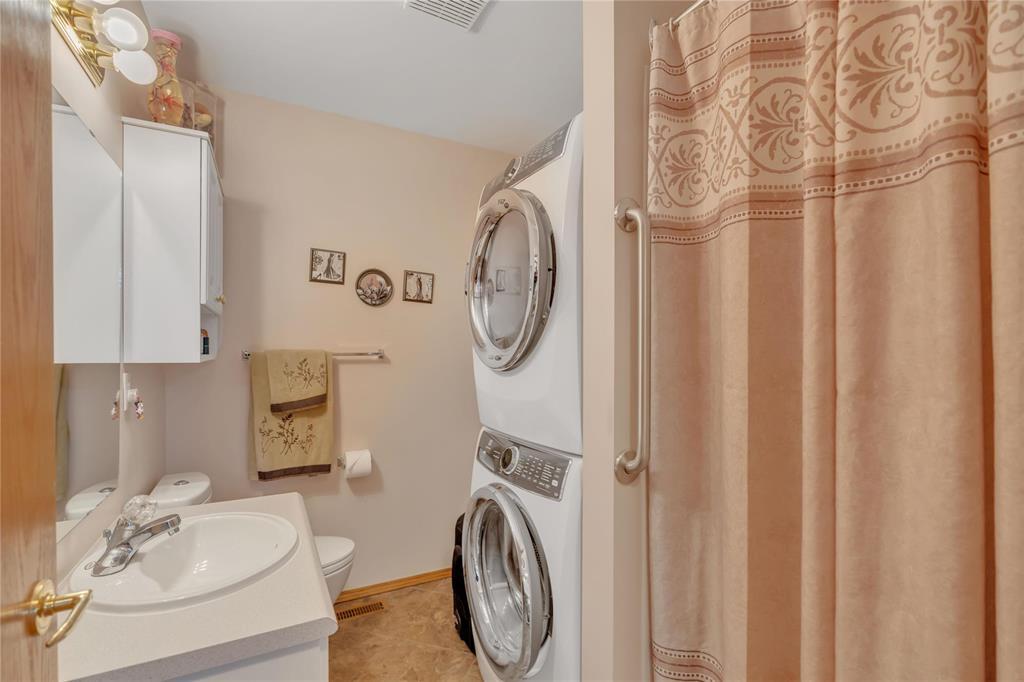 3 2075 Henderson Highway, Winnipeg, Manitoba  R2G 1P7 - Photo 11 - 202611401