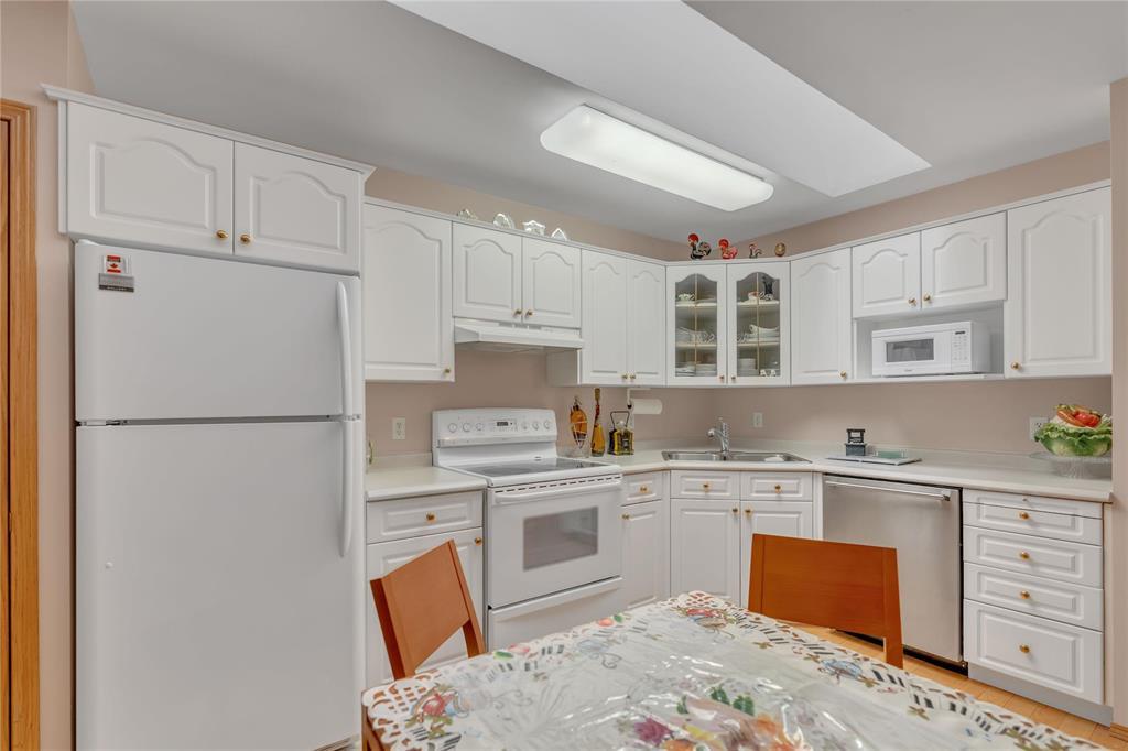 3 2075 Henderson Highway, Winnipeg, Manitoba  R2G 1P7 - Photo 4 - 202611401