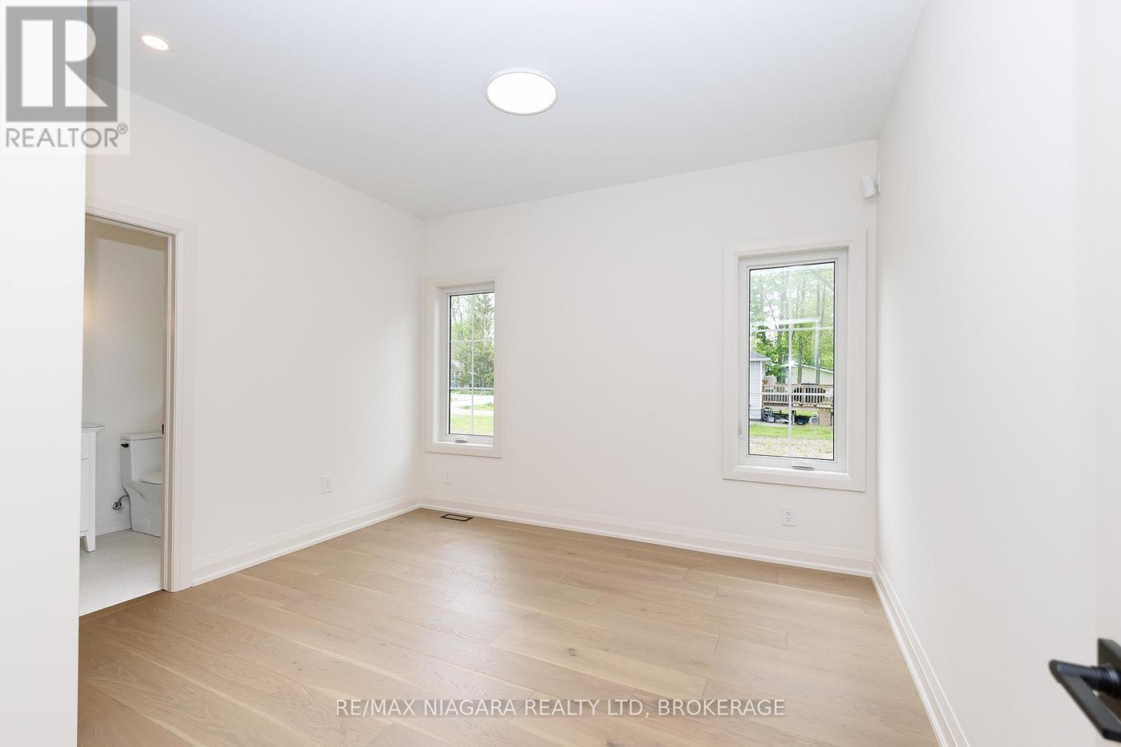 60 Pleasant Avenue N, Fort Erie (Ridgeway), Ontario  L0S 1N0 - Photo 12 - X13165660