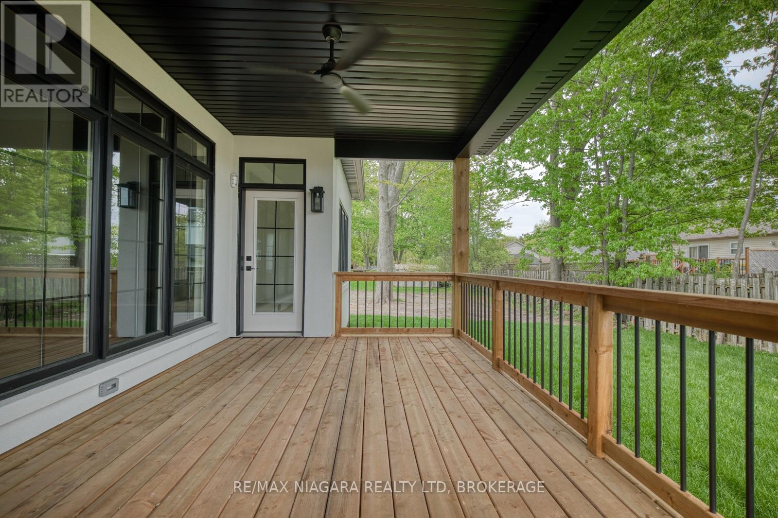 60 Pleasant Avenue N, Fort Erie (Ridgeway), Ontario  L0S 1N0 - Photo 3 - X13165660