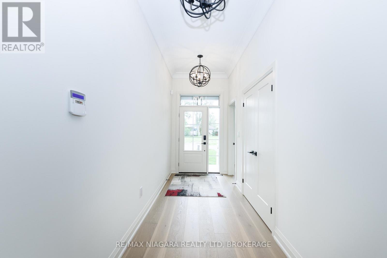 60 Pleasant Avenue N, Fort Erie (Ridgeway), Ontario  L0S 1N0 - Photo 8 - X13165660
