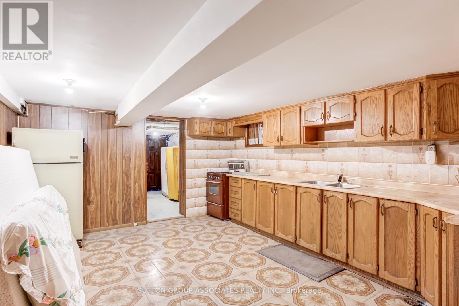 97 Pendrith Street, Toronto, Ontario  M6G 1R8 - Photo 21 - W12963306