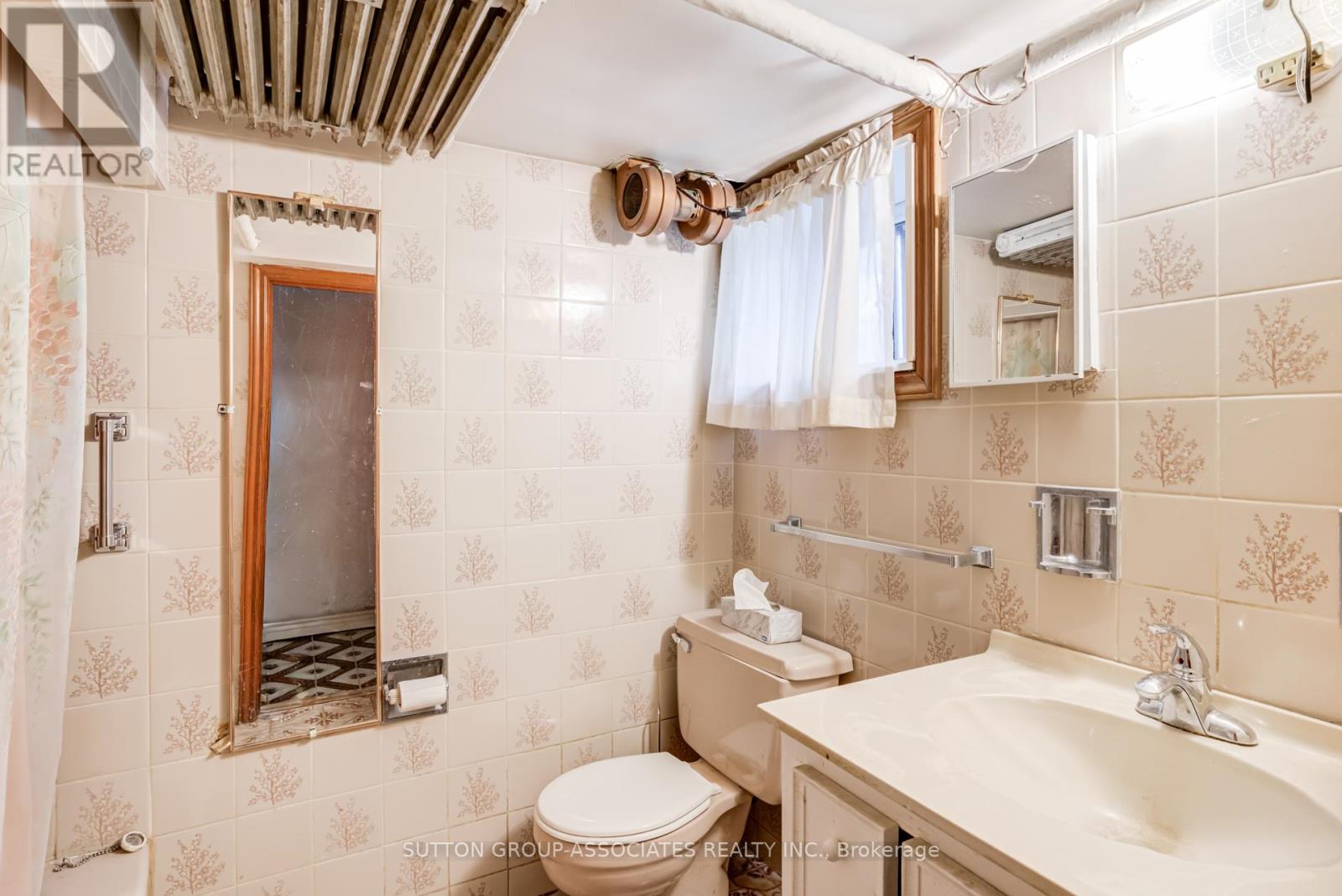 97 Pendrith Street, Toronto, Ontario  M6G 1R8 - Photo 19 - W12963306