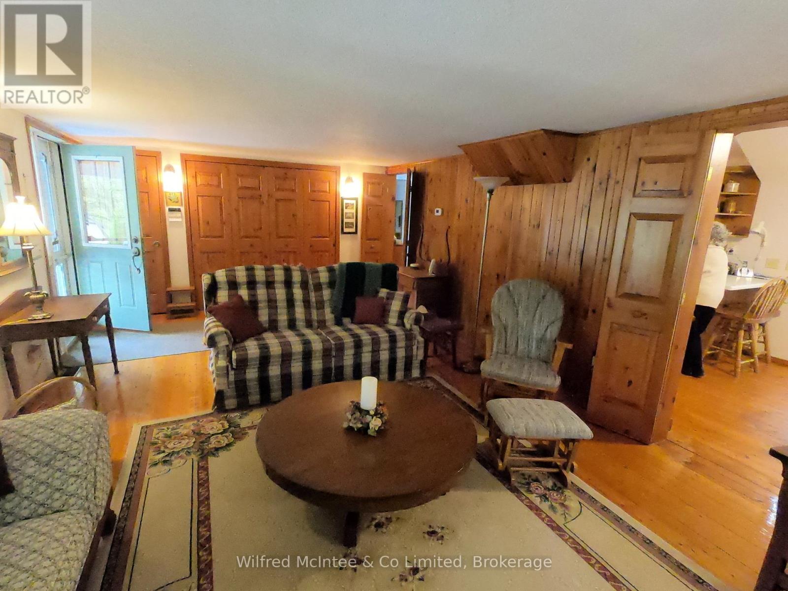 925 King Edward Avenue, South Bruce Peninsula, Ontario  N0H 2G0 - Photo 15 - X13165688