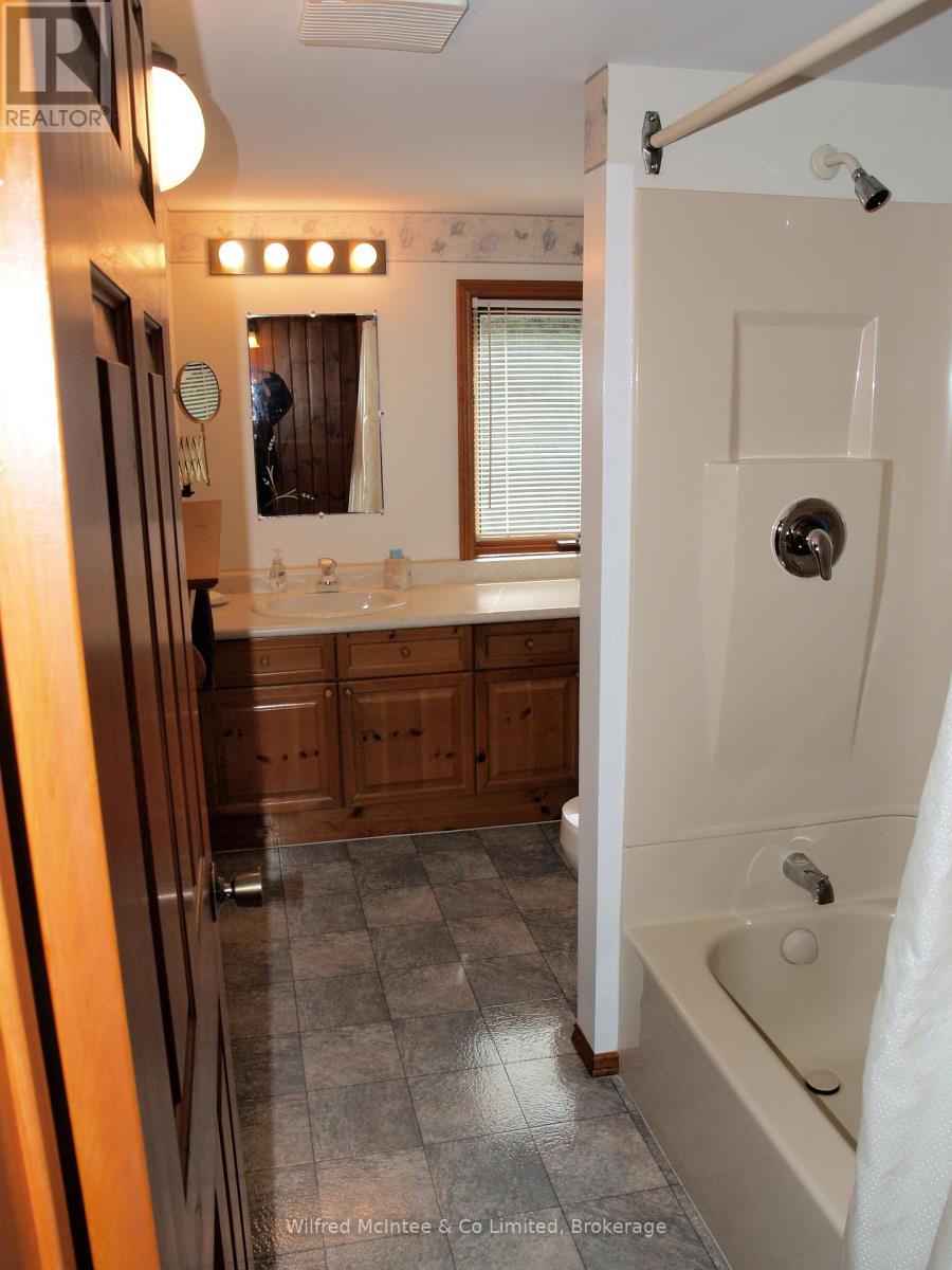 925 King Edward Avenue, South Bruce Peninsula, Ontario  N0H 2G0 - Photo 42 - X13165688