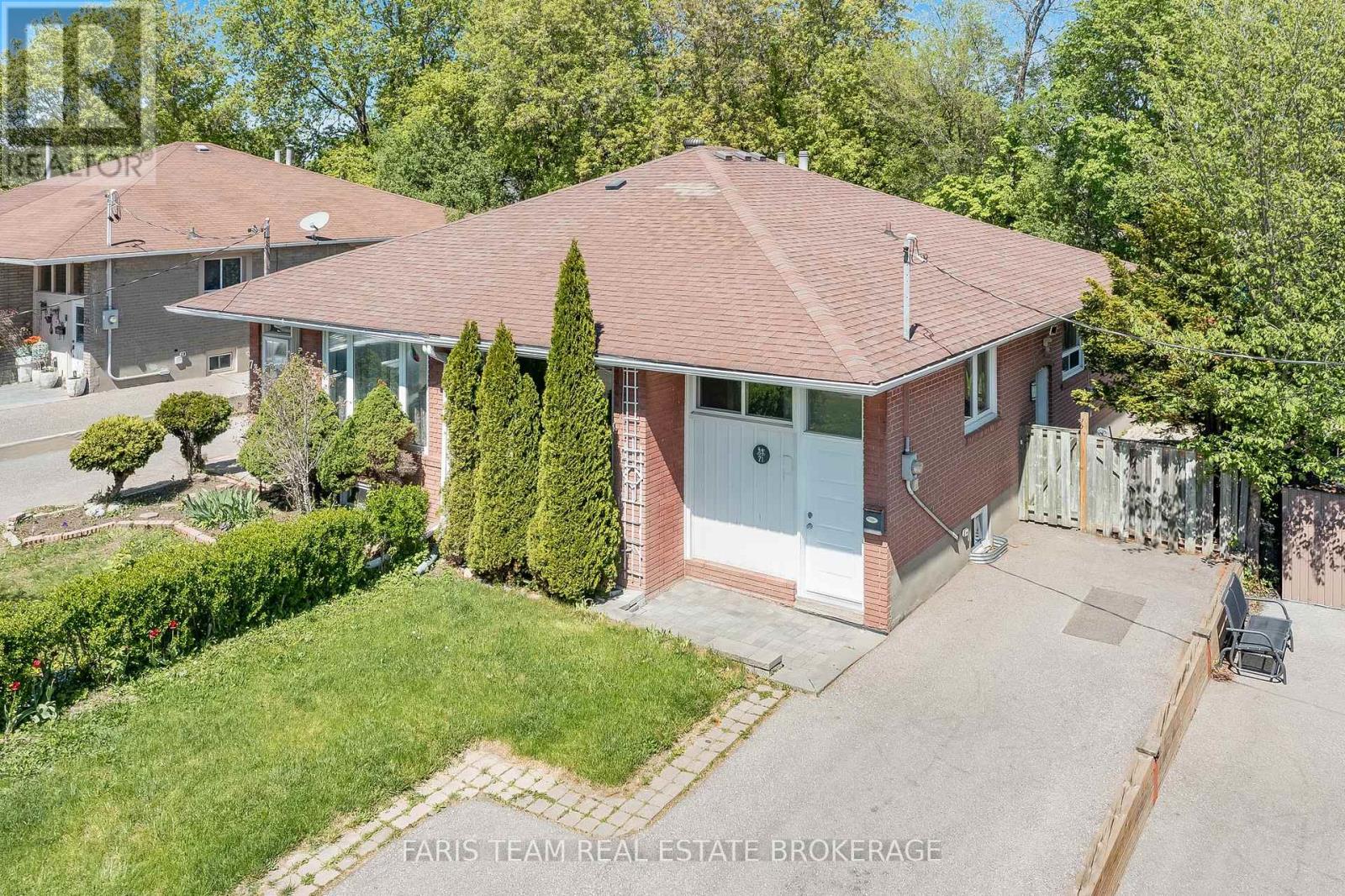 71 HARRISON DRIVE, Newmarket, Ontario