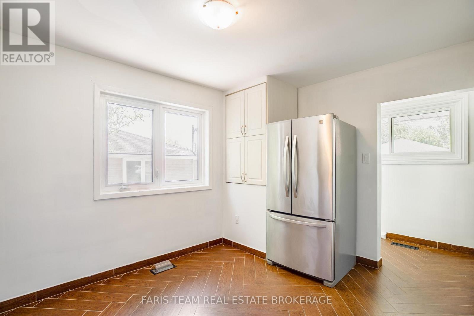 71 Harrison Drive, Newmarket, Ontario  L3Y 4P3 - Photo 7 - N13165694