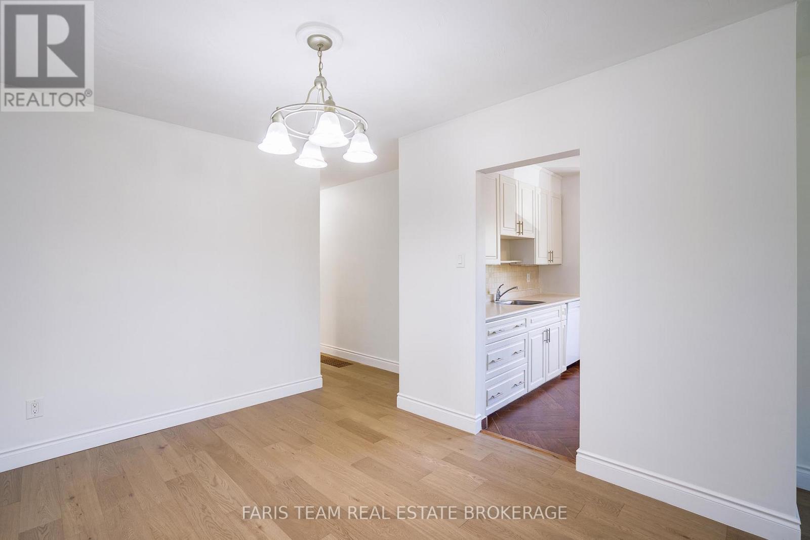 71 Harrison Drive, Newmarket, Ontario  L3Y 4P3 - Photo 9 - N13165694