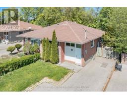 71 HARRISON DRIVE, Newmarket, Ontario