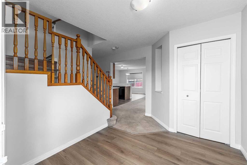 286 Martha's Manor NE, Calgary, Alberta  T3J 4Y6 - Photo 6 - A2314028