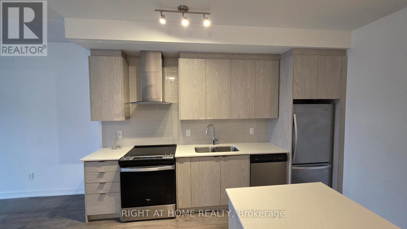 412 - 55 Duke Street W, Kitchener, Ontario N2H 0B7 - Photo 3 - X13165684