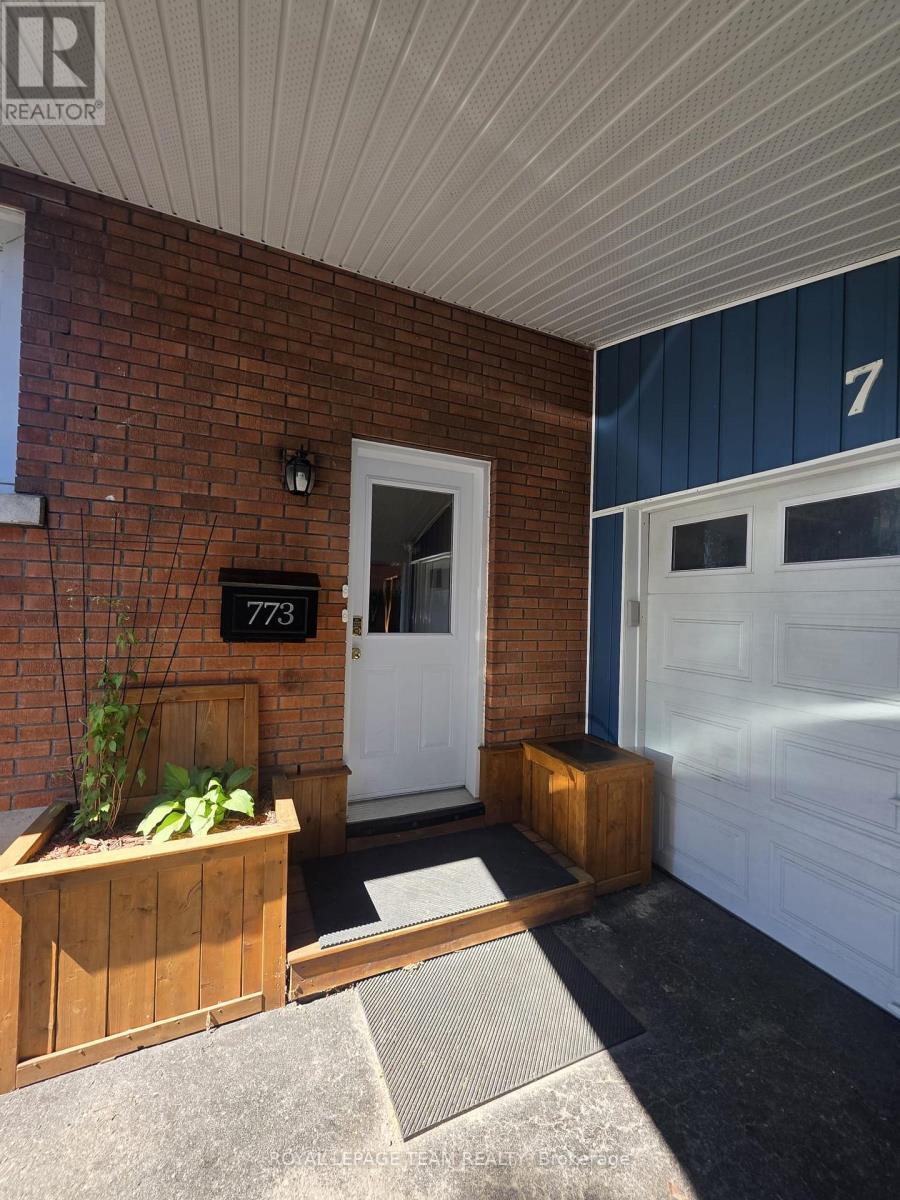 B - 773 May Street, Ottawa, Ontario  K1K 3H1 - Photo 3 - X13165716