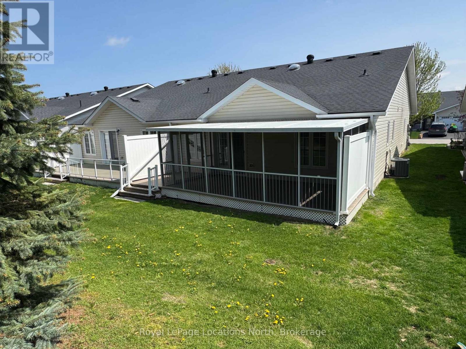 16 New York Avenue, Wasaga Beach, Ontario  L9Z 3A8 - Photo 2 - S12959528