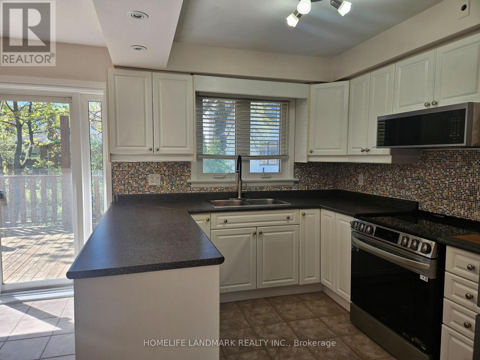 16 Donewen Court, Toronto, Ontario  M4A 1P8 - Photo 17 - C13165732