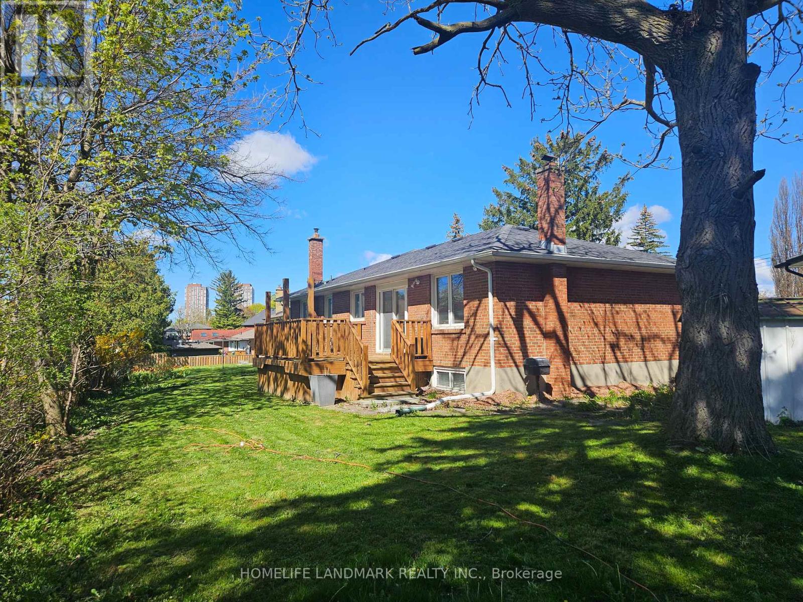 16 Donewen Court, Toronto, Ontario  M4A 1P8 - Photo 6 - C13165732