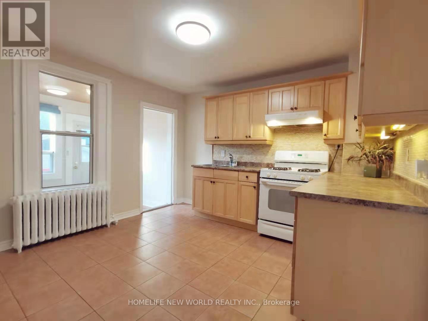 26 Epsom U2 Avenue, Toronto, Ontario  M4C 2A6 - Photo 5 - E13165700
