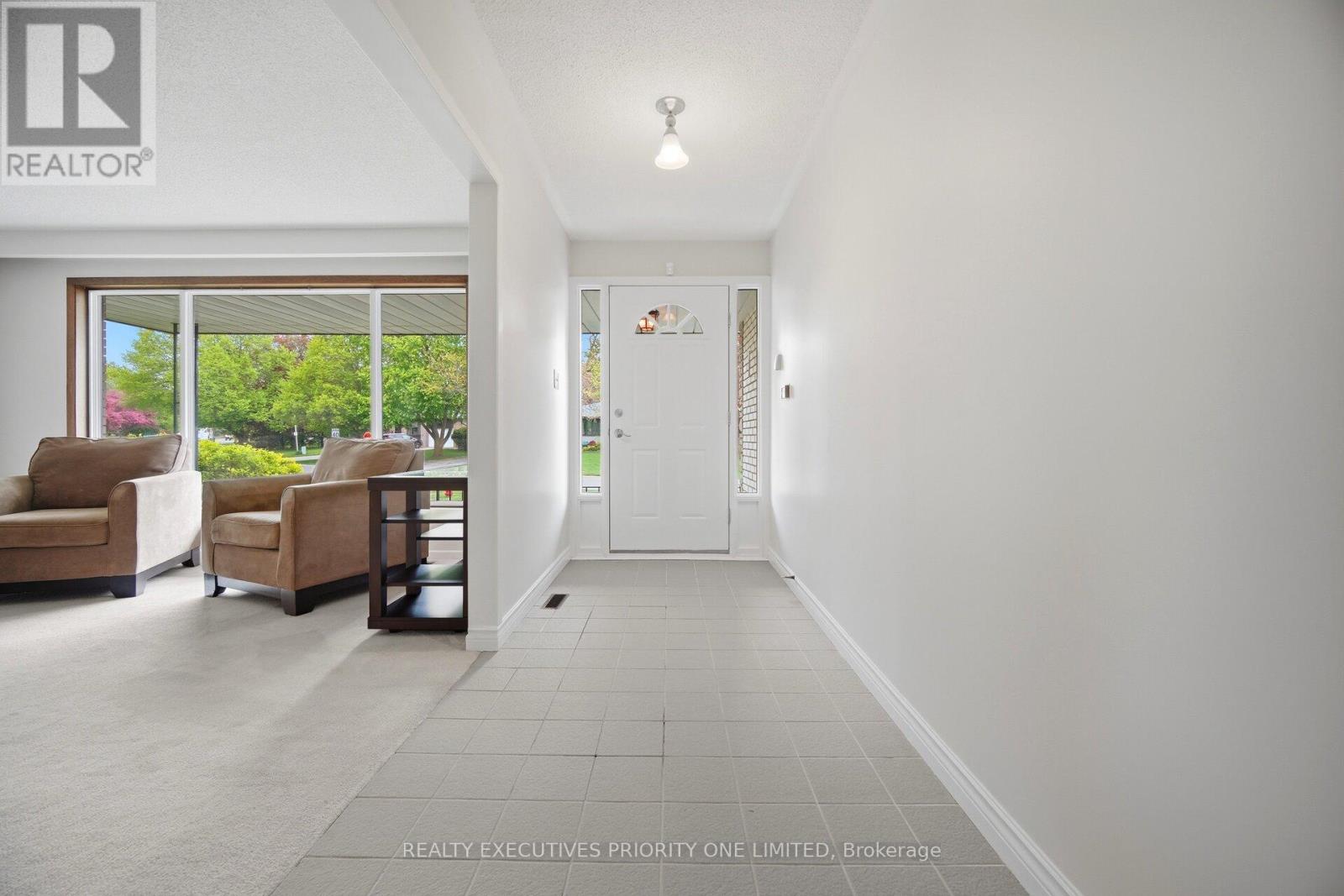 174 Kingsview Drive, Caledon, Ontario  L7E 3W7 - Photo 6 - W13159718