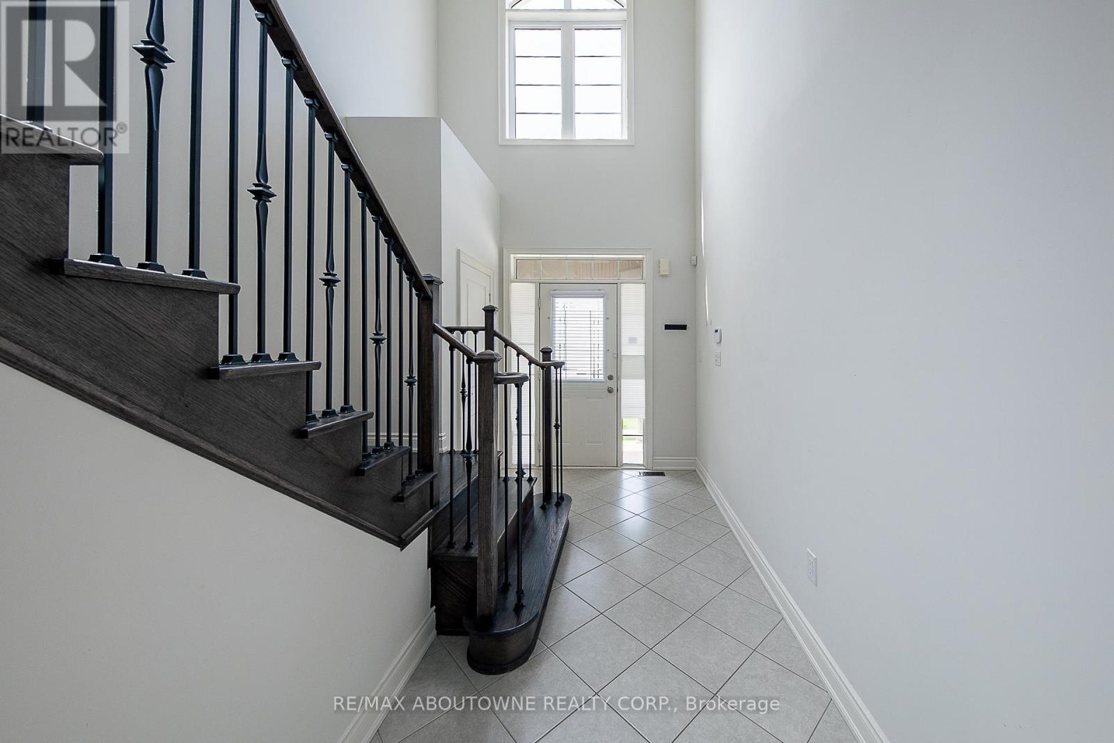 492 Grindstone Trail, Oakville, Ontario  L6H 0S1 - Photo 3 - W13165728