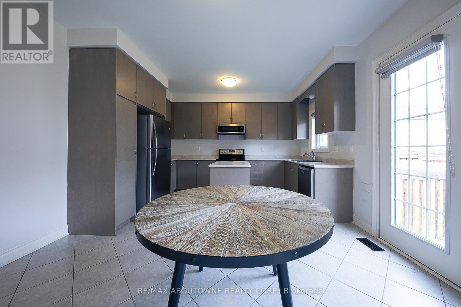 492 Grindstone Trail, Oakville, Ontario  L6H 0S1 - Photo 6 - W13165728