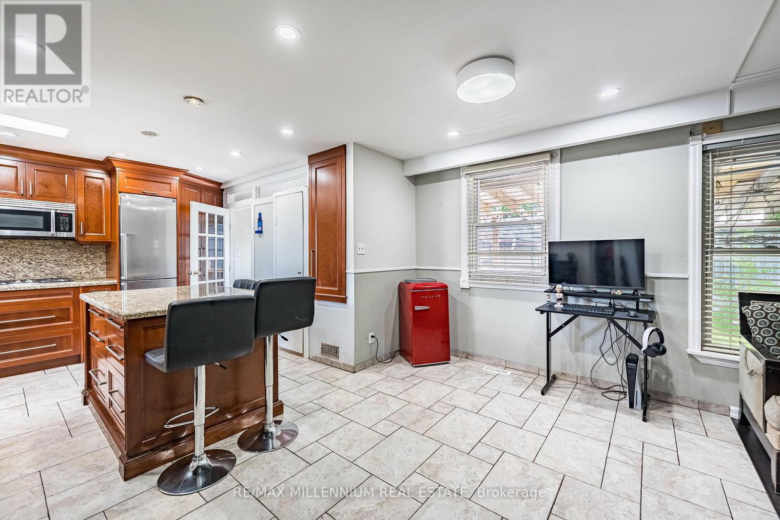 271 Thistle Down Boulevard W, Toronto, Ontario M9V 1K6 - Photo 10 - W13165110
