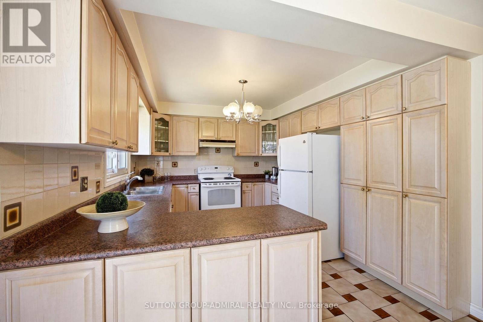 108 Benjamin Drive, Vaughan (East Woodbridge), Ontario  L4L 1H9 - Photo 12 - N13165826