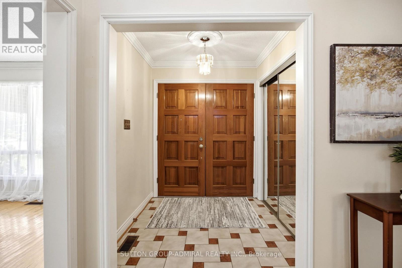 108 Benjamin Drive, Vaughan (East Woodbridge), Ontario  L4L 1H9 - Photo 4 - N13165826