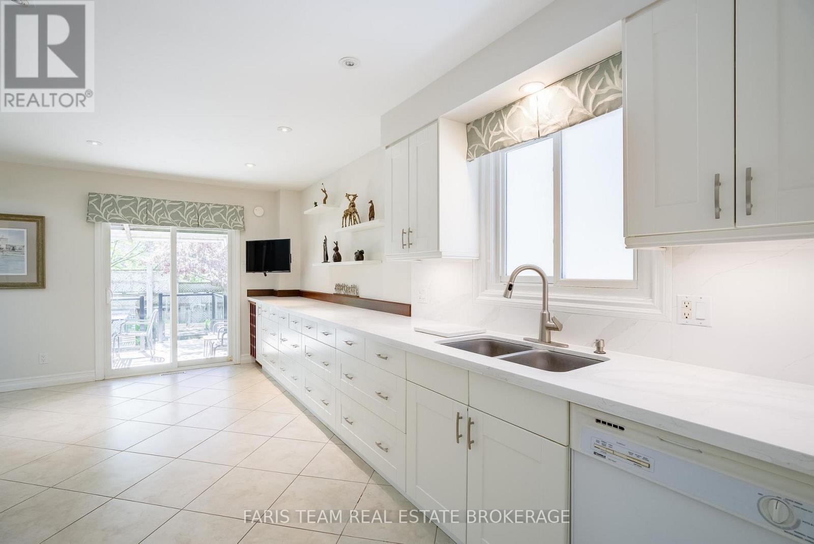 40 Orwell Crescent, Barrie, Ontario  L4N 6M6 - Photo 5 - S13165762