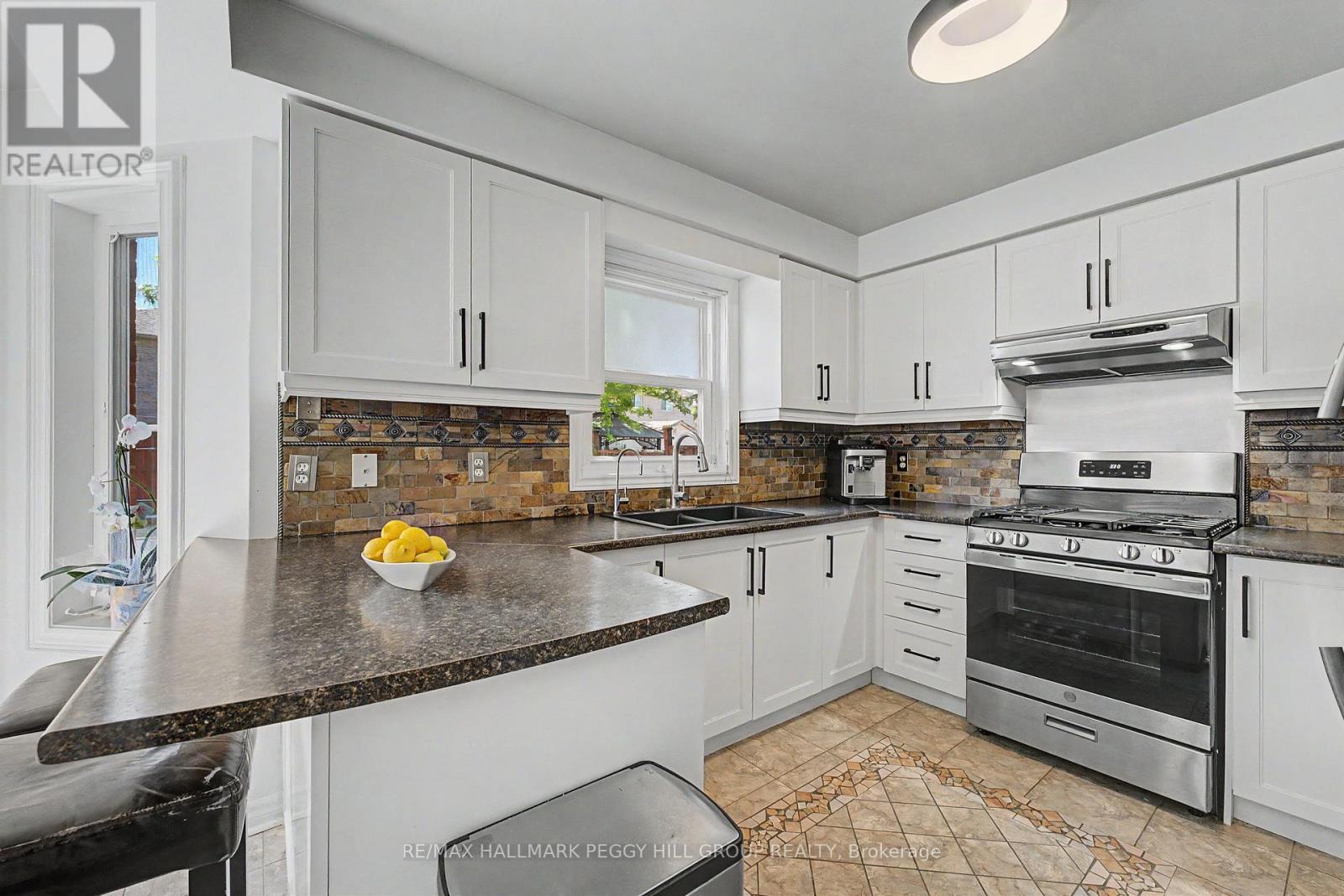 28 Hawkins Drive, Barrie, Ontario  L4N 0A6 - Photo 6 - S13165786