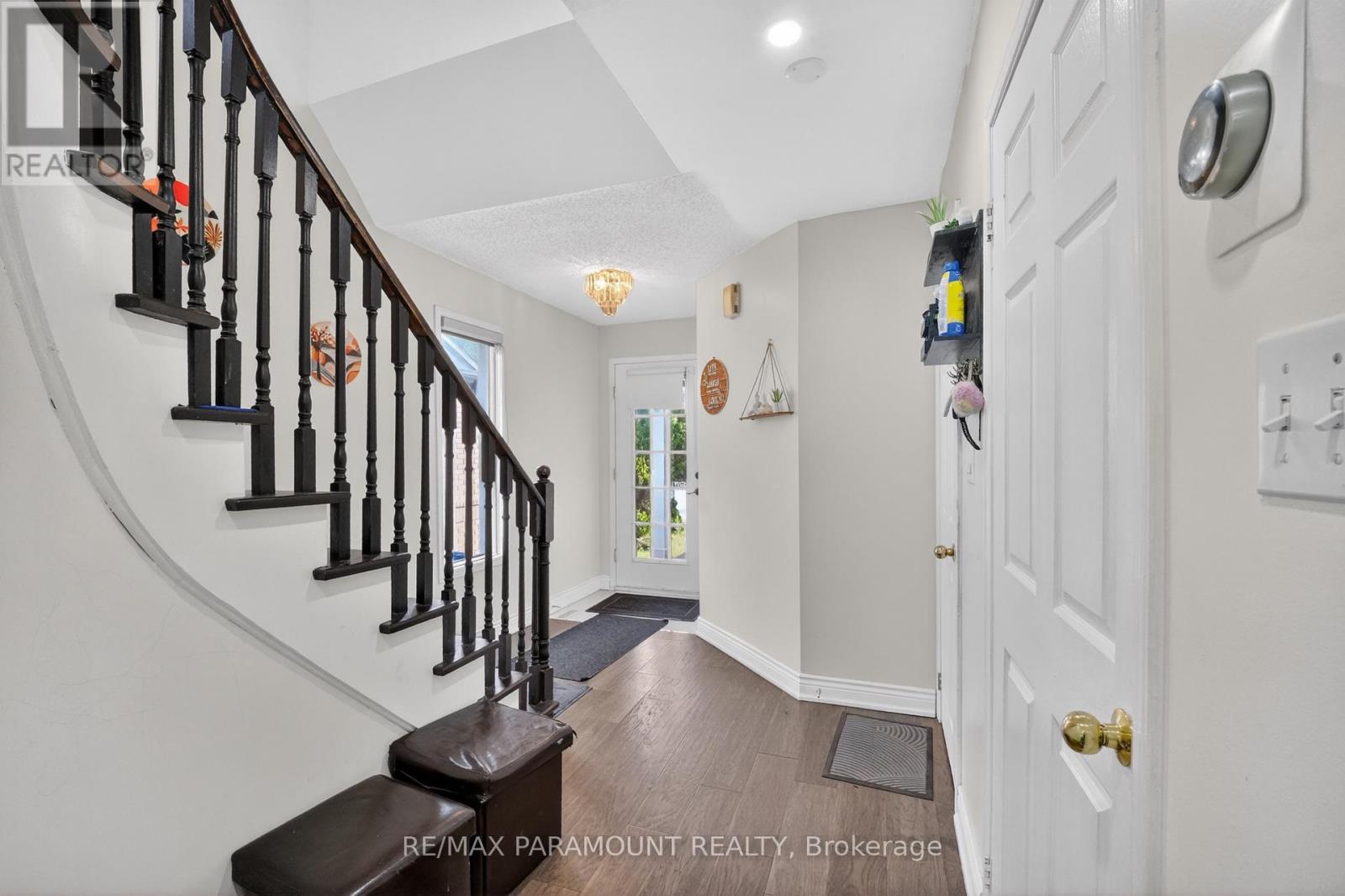271 Pressed Brick Drive, Brampton, Ontario  L6V 4L2 - Photo 5 - W13165800