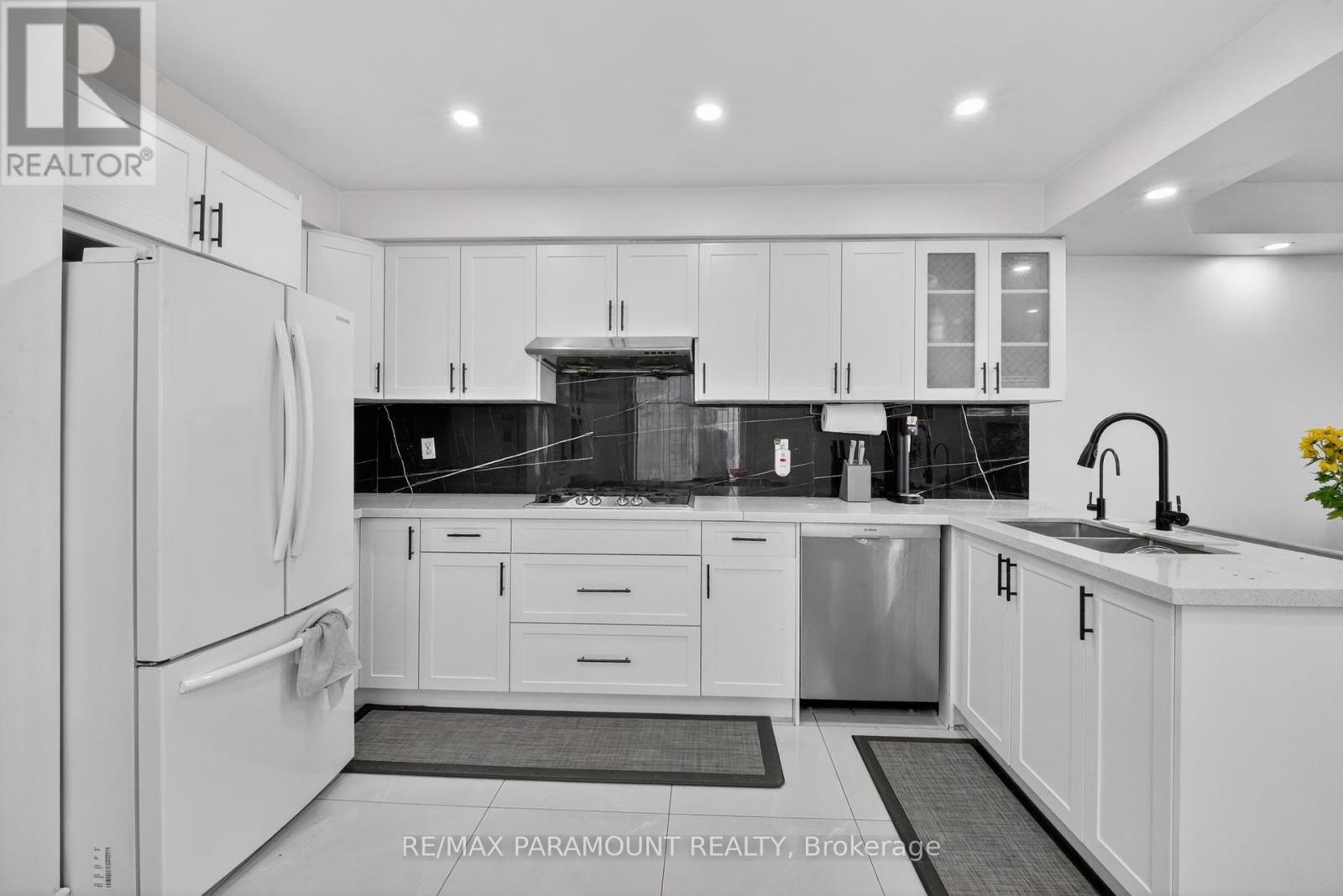 271 Pressed Brick Drive, Brampton, Ontario  L6V 4L2 - Photo 8 - W13165800