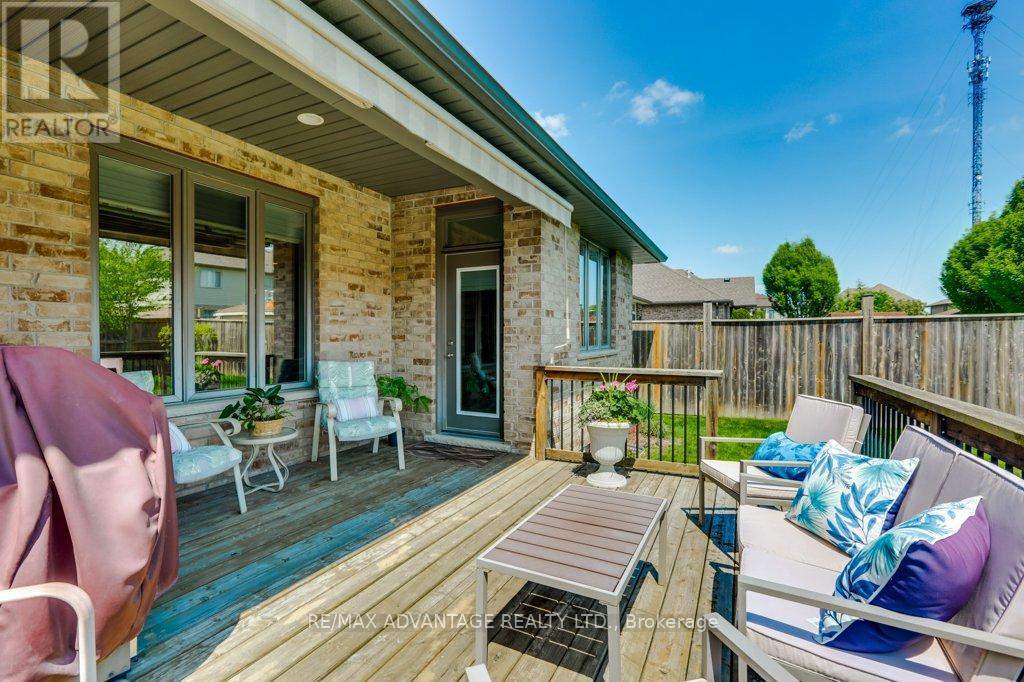 982 Medway Park Drive, London North, Ontario  N6G 0K7 - Photo 37 - X13158192
