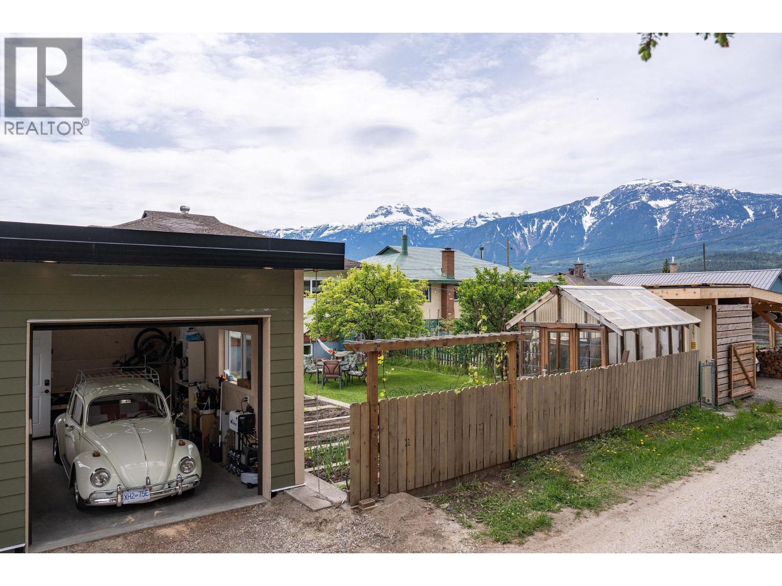 319 Taylor Street, Revelstoke, British Columbia  V0E 2S0 - Photo 27 - 10388429