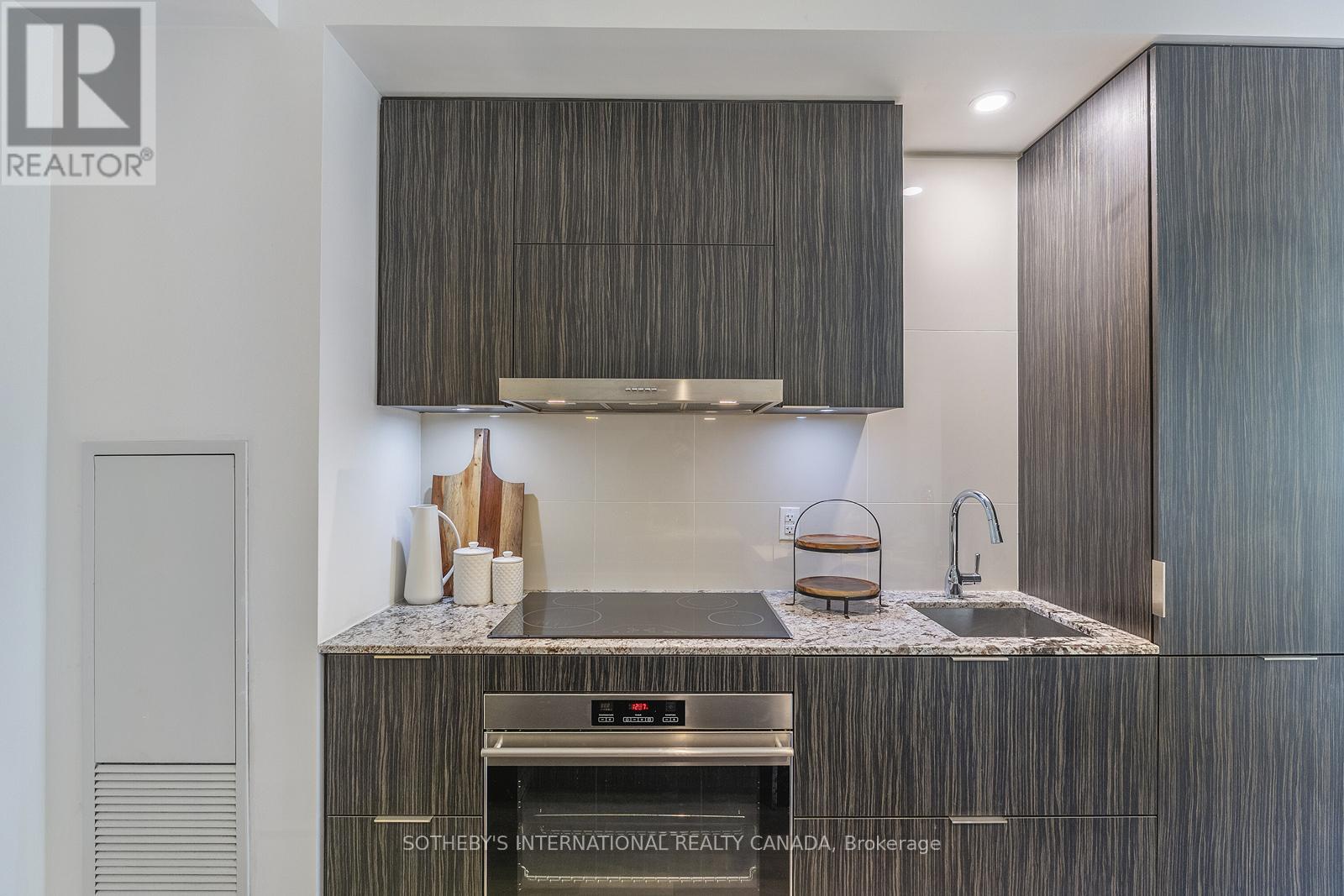 303 - 1 Bloor Street E, Toronto, Ontario  M4W 0A8 - Photo 4 - C13165850