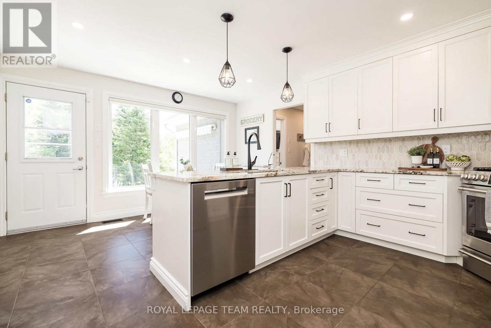 10 Balmoral Street, North Grenville, Ontario  K0G 1J0 - Photo 15 - X13165880