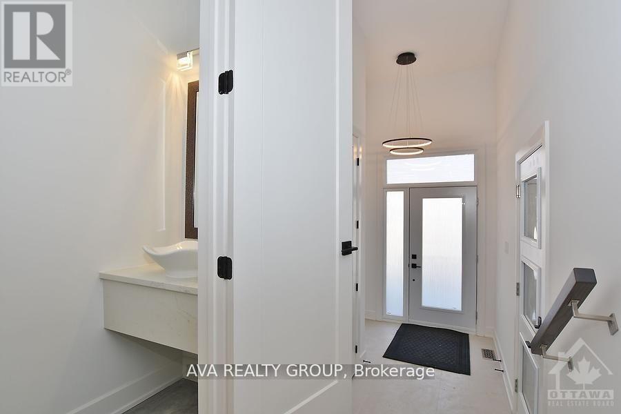 0 - 18 Gould Street, Ottawa, Ontario  K1Y 2P2 - Photo 2 - X13165894