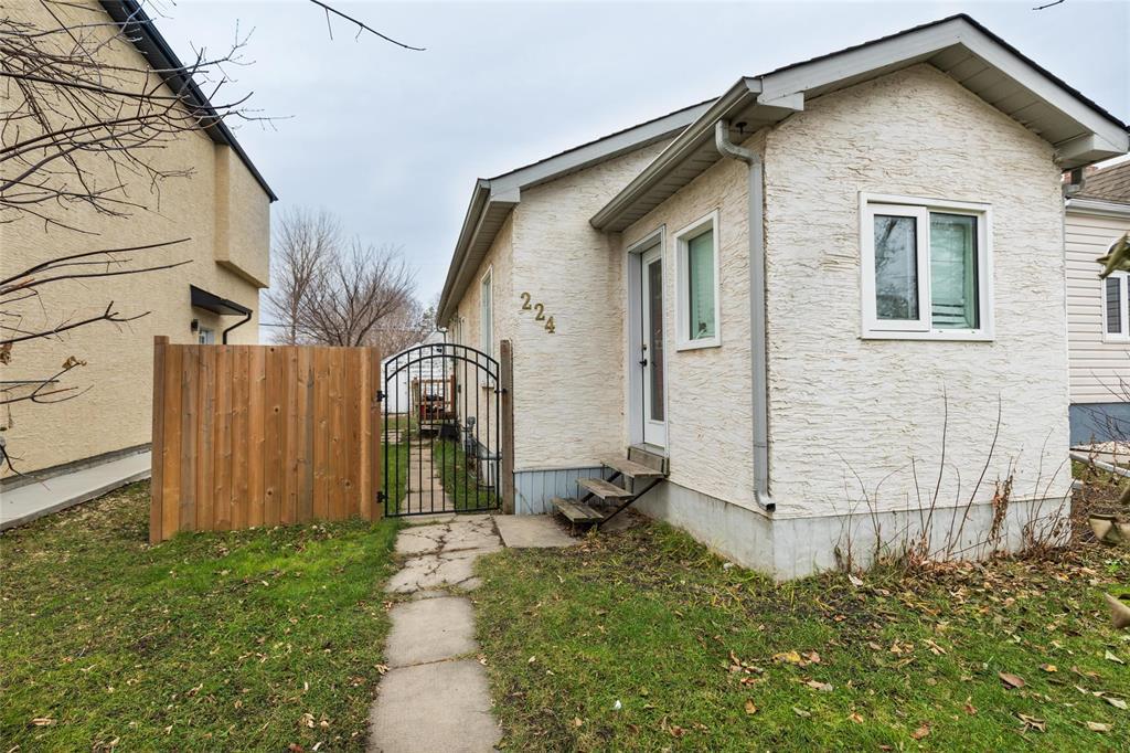 224 Hartford Avenue, Winnipeg, Manitoba  R2V 0L8 - Photo 0 - 202611198