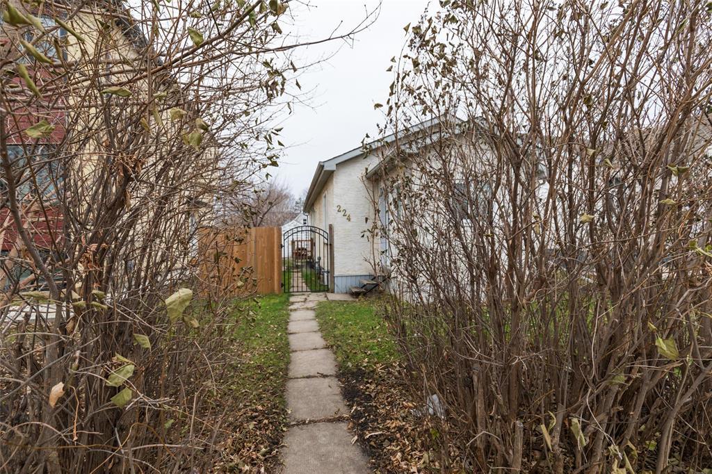 224 Hartford Avenue, Winnipeg, Manitoba  R2V 0L8 - Photo 2 - 202611198