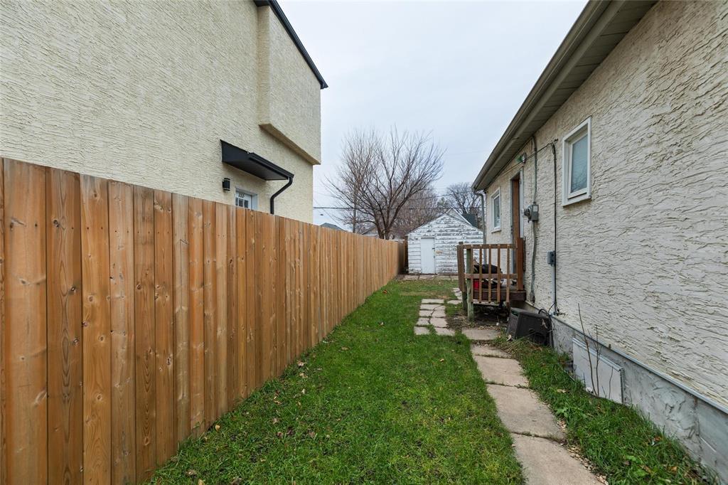224 Hartford Avenue, Winnipeg, Manitoba  R2V 0L8 - Photo 4 - 202611198