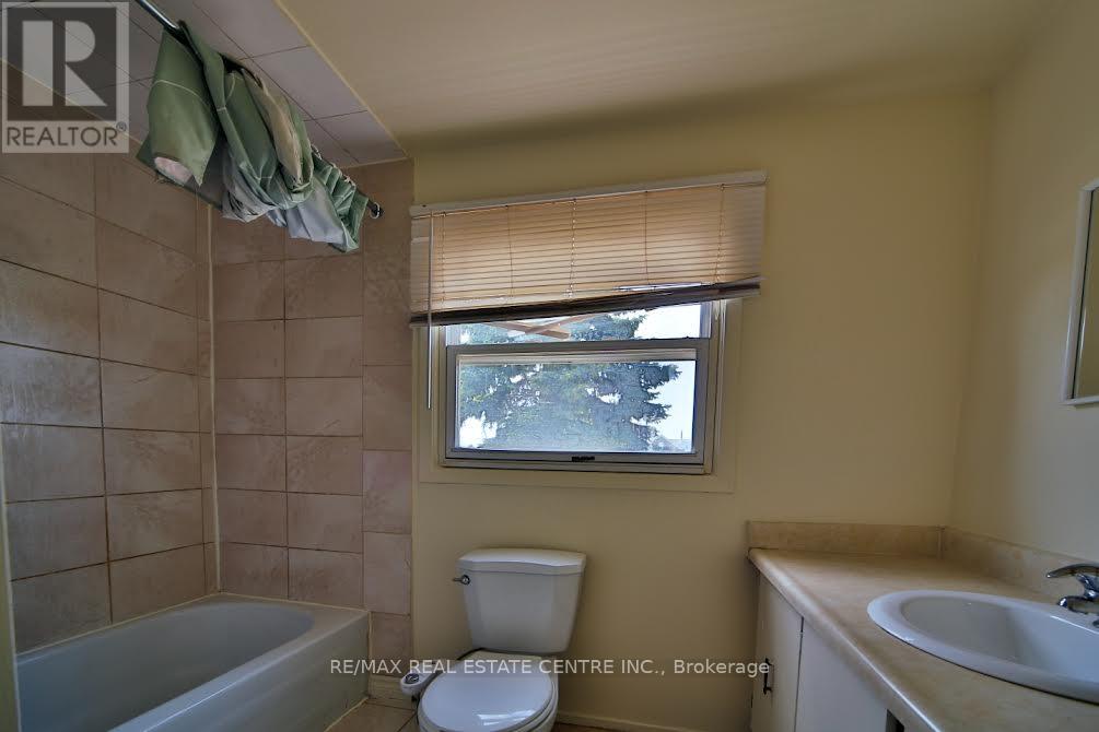 2 Roehampton Crescent, Brampton, Ontario  L6Y 2R4 - Photo 11 - W13165904