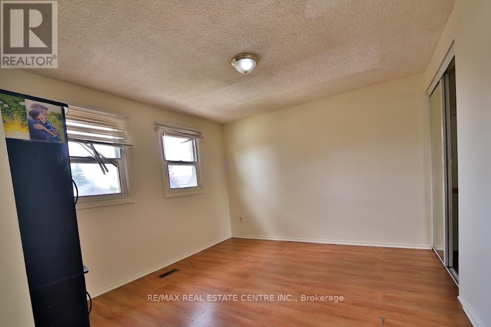 2 Roehampton Crescent, Brampton, Ontario  L6Y 2R4 - Photo 12 - W13165904
