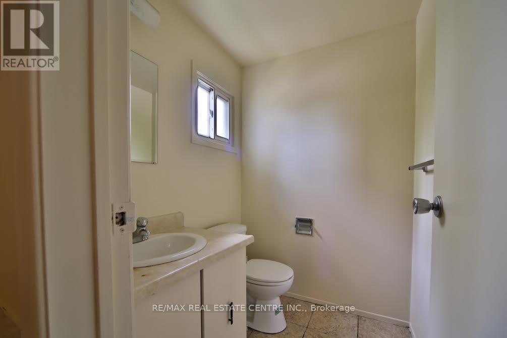 2 Roehampton Crescent, Brampton, Ontario  L6Y 2R4 - Photo 19 - W13165904