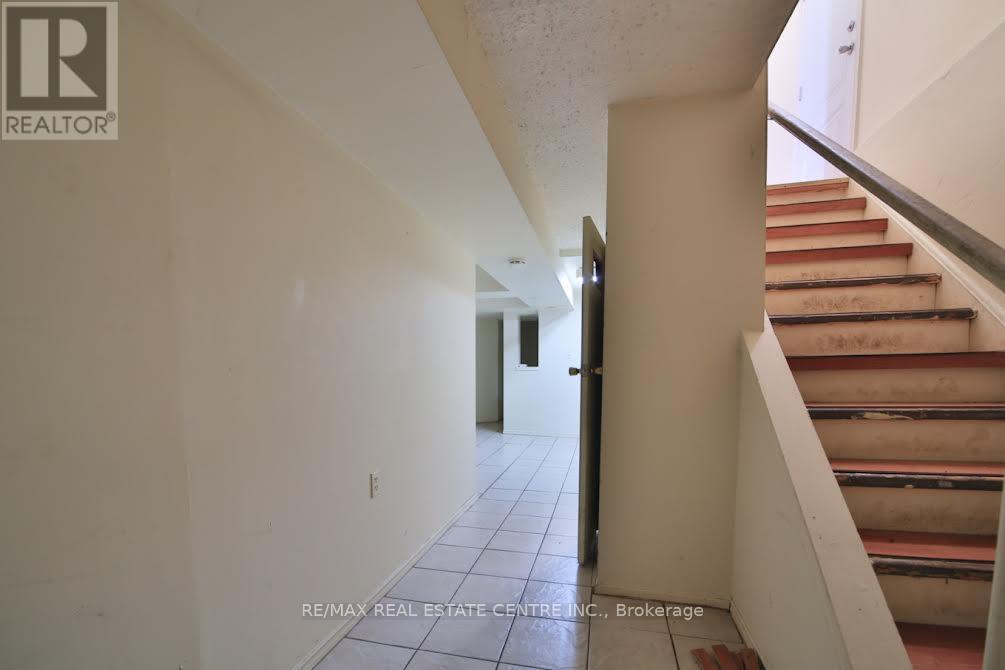 2 Roehampton Crescent, Brampton, Ontario  L6Y 2R4 - Photo 20 - W13165904