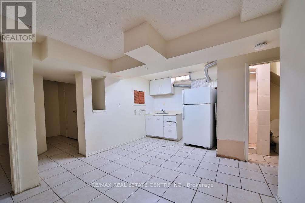2 Roehampton Crescent, Brampton, Ontario  L6Y 2R4 - Photo 22 - W13165904