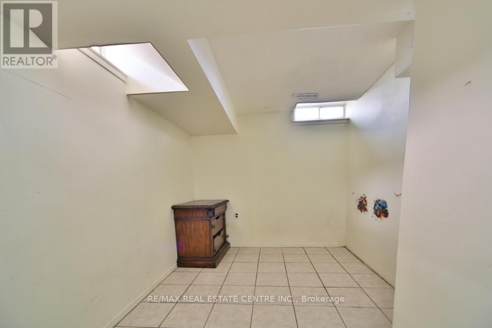 2 Roehampton Crescent, Brampton, Ontario  L6Y 2R4 - Photo 23 - W13165904